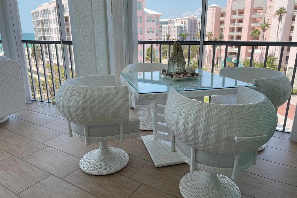 Code 1100 (1 SEATER, RATTAN 001)